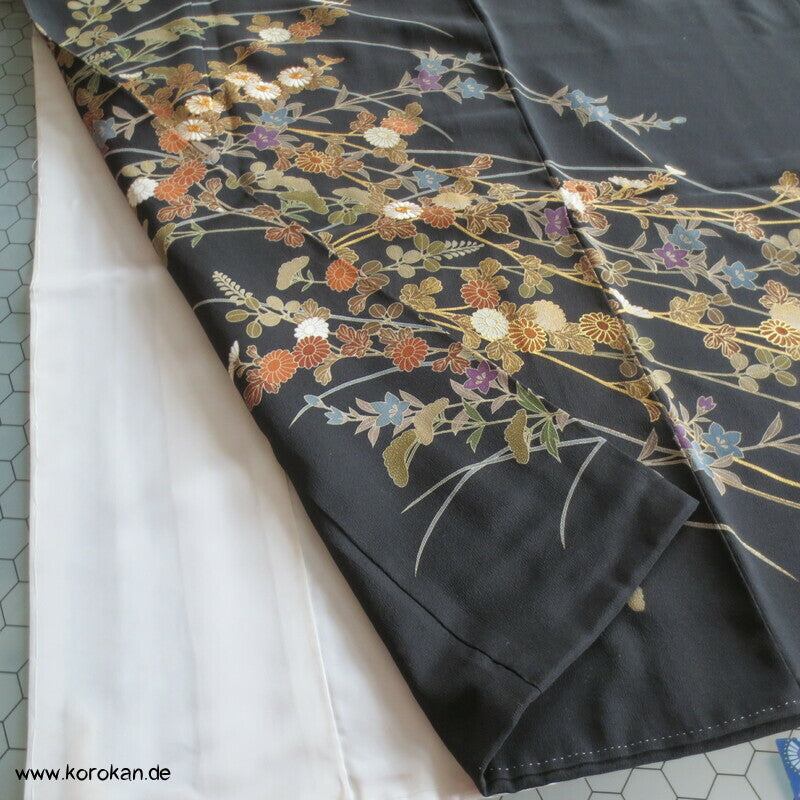 herbstlicher Chrysanthemenbusch Tomesode Kimono