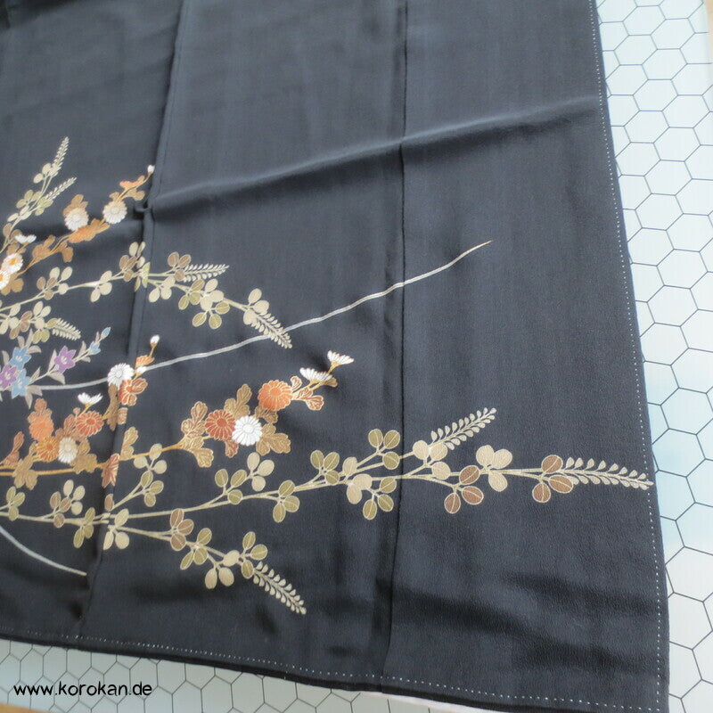 herbstlicher Chrysanthemenbusch Tomesode Kimono