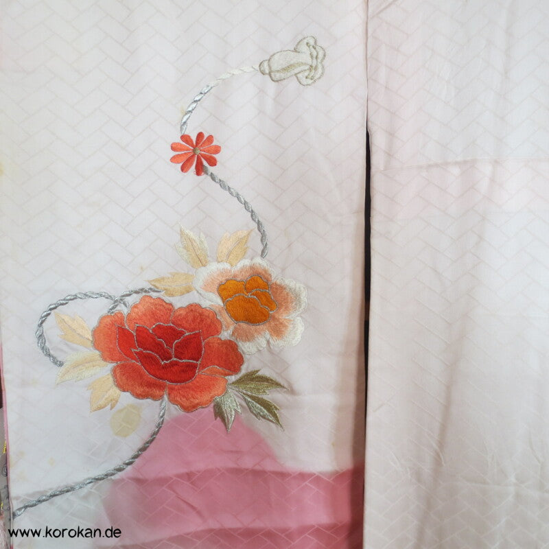 schöne Pfingstrosenstickereien Furisode - nur als Material