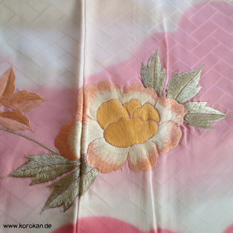 schöne Pfingstrosenstickereien Furisode - nur als Material