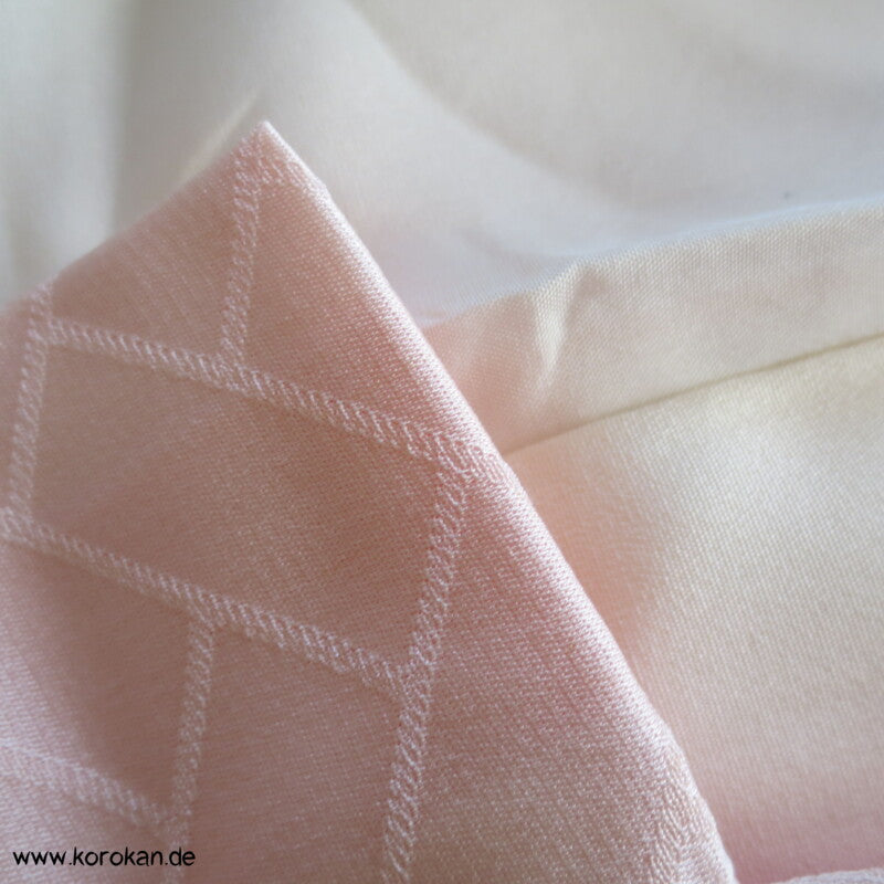 schöne Pfingstrosenstickereien Furisode - nur als Material