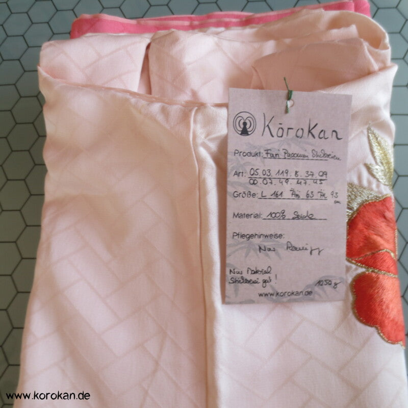 schöne Pfingstrosenstickereien Furisode - nur als Material