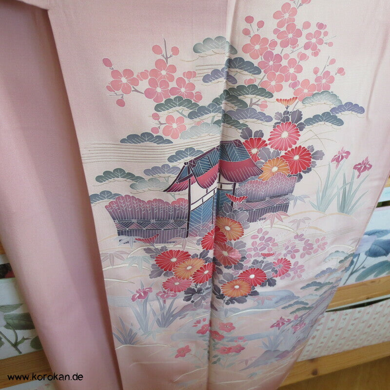 Tsukesage Seidencrepe Kimono mit Gartentor, Blüten und Fluss, teilbestickt