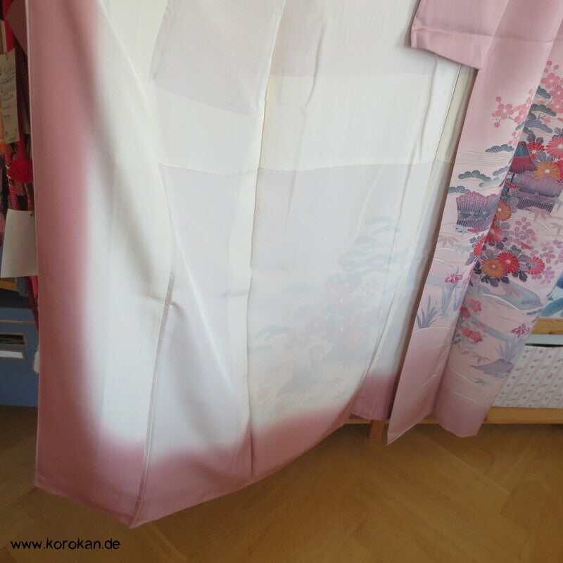 Tsukesage Seidencrepe Kimono mit Gartentor, Blüten und Fluss, teilbestickt