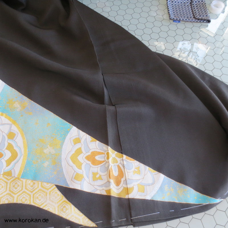 Tomesode Goldstickerei Kreise Seiden Karieba Kimono