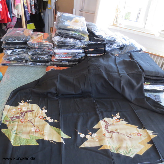 Tomesode Kirschzweige und Goldstickerei Seiden Karinui Kimono Stoff
