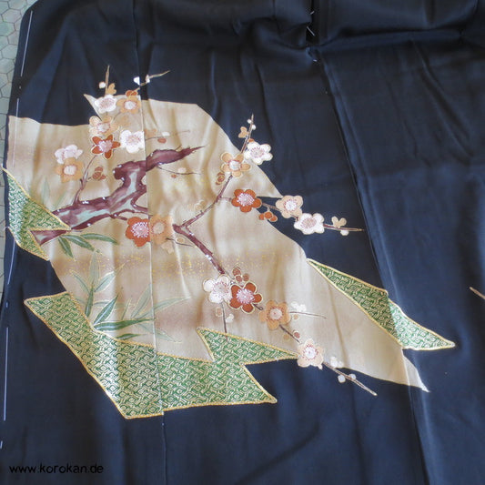Tomesode Kirschzweige und Goldstickerei Seiden Karieba Kimono