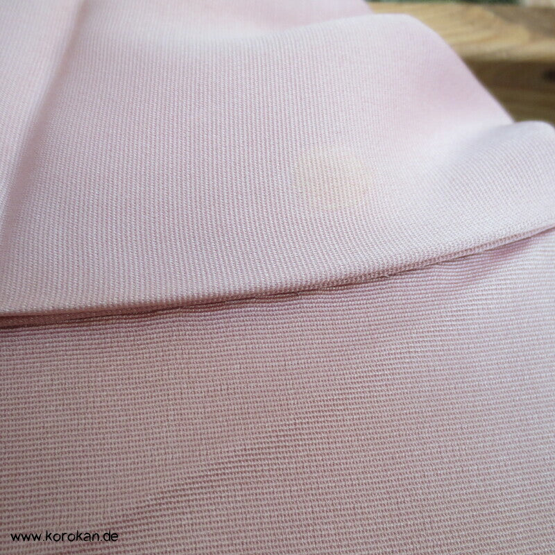 Tsukesage Seidencrepe Kimono mit Gartentor, Blüten und Fluss, teilbestickt