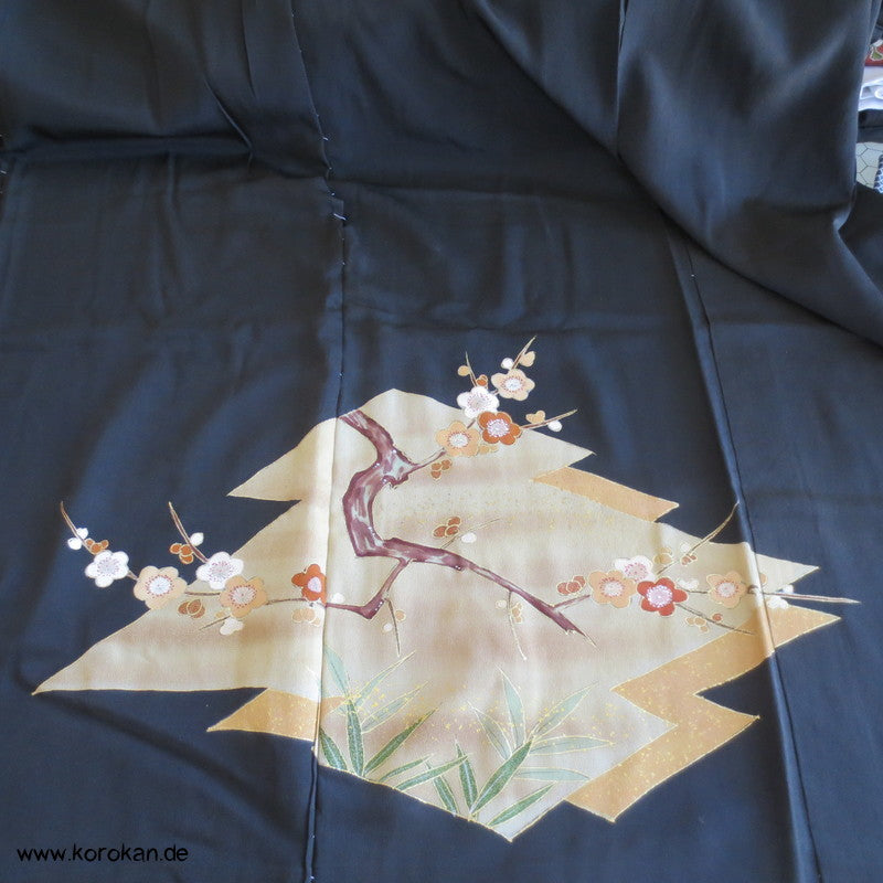 Tomesode Kirschzweige und Goldstickerei Seiden Karieba Kimono