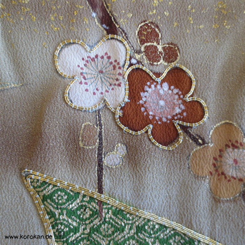Tomesode Kirschzweige und Goldstickerei Seiden Karieba Kimono