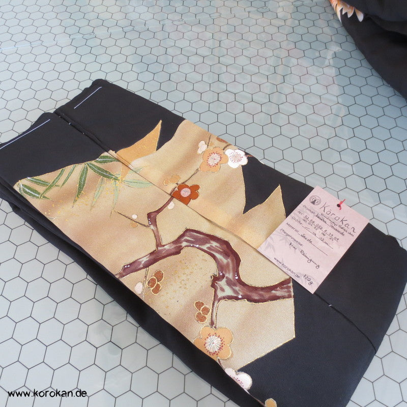 Tomesode Kirschzweige und Goldstickerei Seiden Karieba Kimono