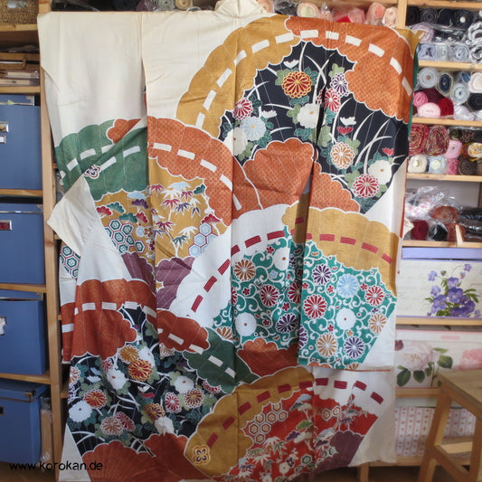 Segaiha riesig Furisode Kimono, Seide, mit Gold bestickt Karieba