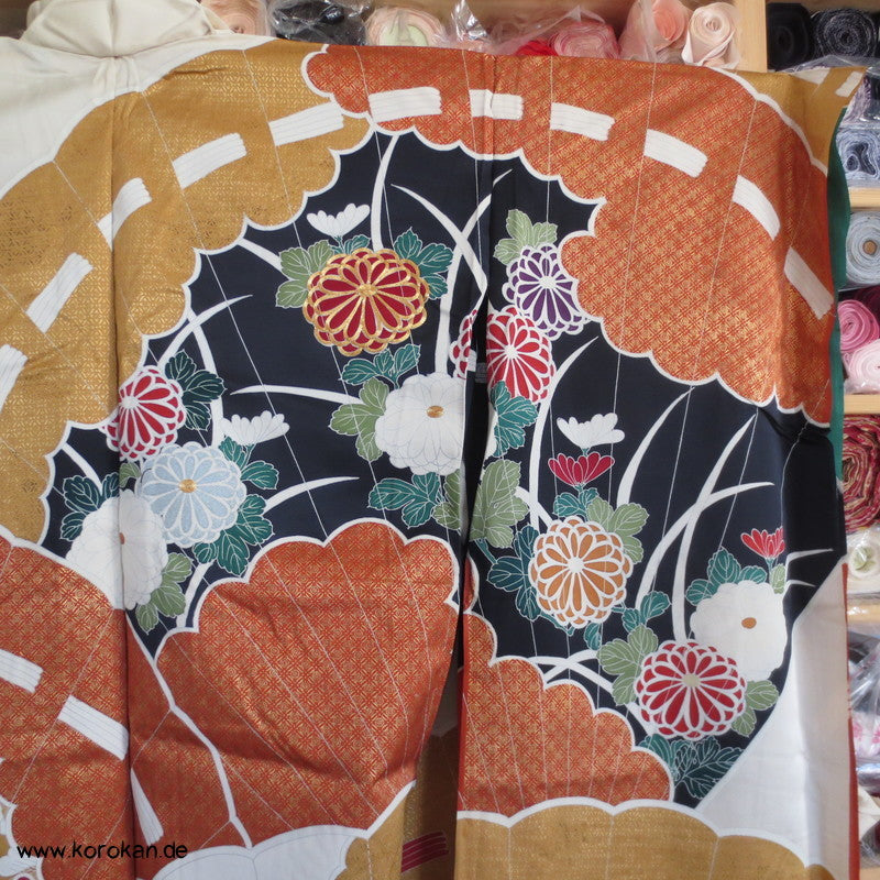 Segaiha riesig Furisode Kimono, Seide, mit Gold bestickt Karieba
