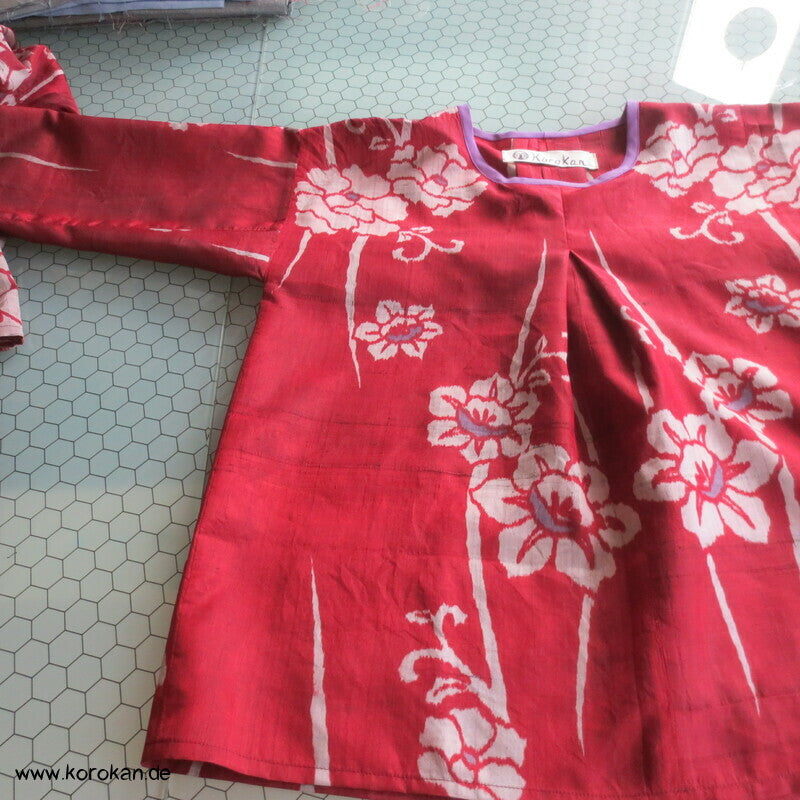 Kamelien Meisen Seide Upcycling Shirt