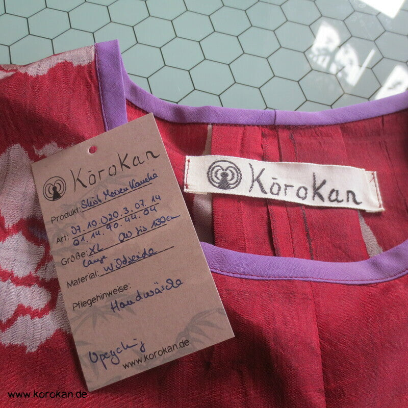 Kamelien Meisen Seide Upcycling Shirt