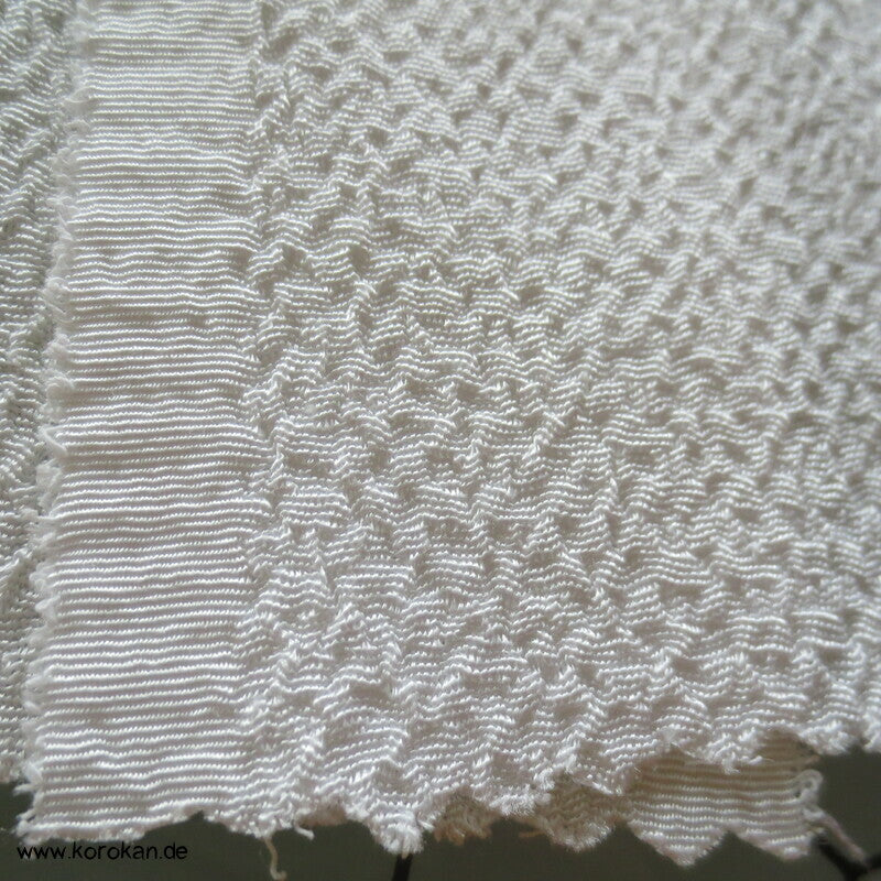 Han Eri bestickter weißer Chirimen Seidencrepe Kragenstreifen