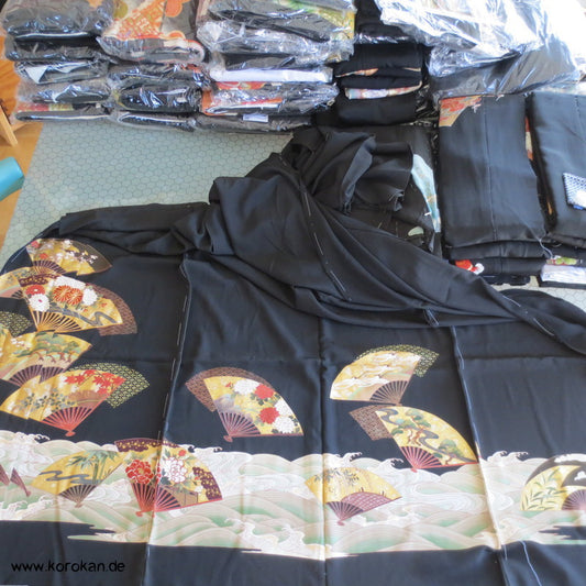 Tomesode treibende Fächer auf Fluss Stickerei Seiden Kimono Karieba