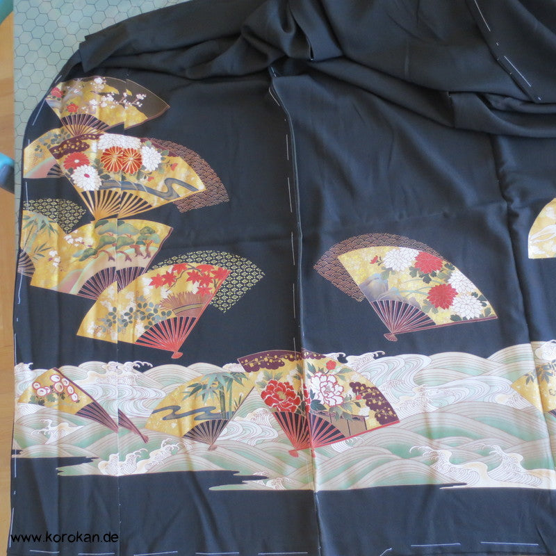 Tomesode treibende Fächer auf Fluss Stickerei Seiden Kimono Karieba