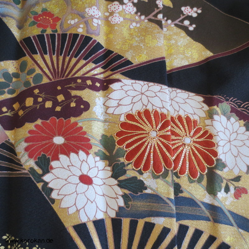 Tomesode treibende Fächer auf Fluss Stickerei Seiden Kimono Karieba