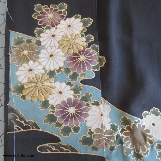 Tomesode Chrysanthemen Goldstickerei auf Fluss Seiden Kimono Karieba