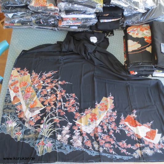 Tomesode Shikishi in Kirschzweigen Seiden Kimono Karieba