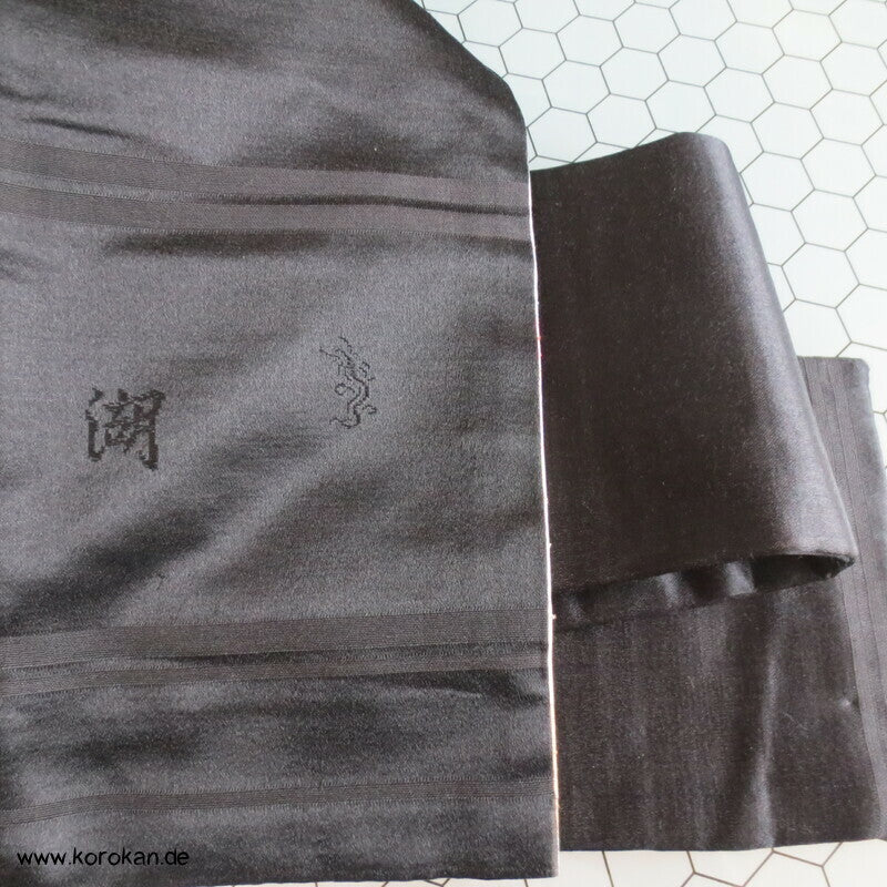 homemade Nagoya Obi, schwarzer Satin, buntes Futter
