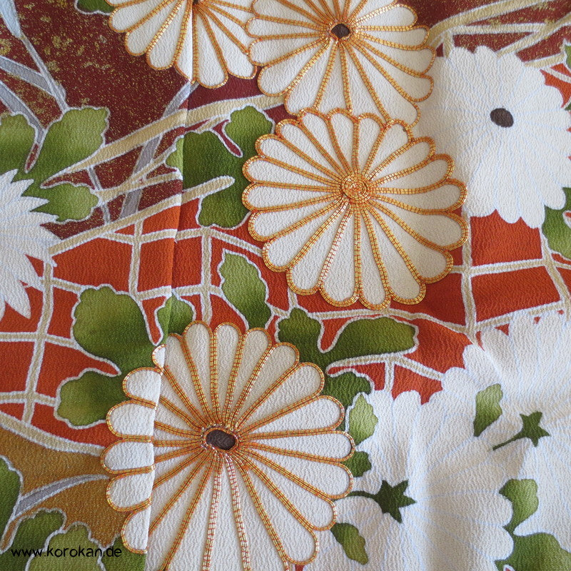 Tomesode Chrysanthemen, Golddruck/ -stickerei Seiden Kimono Karieba