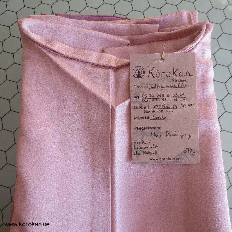 Tsukesage Kimono mauve Seidendamast bestickt