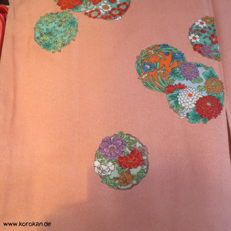 azalee mit bunten Blumenrondellen Komon Kimono