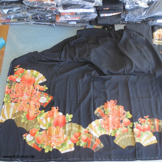 Tomesode Chrysanthemen auf Fächern Seiden Kimono Karieba