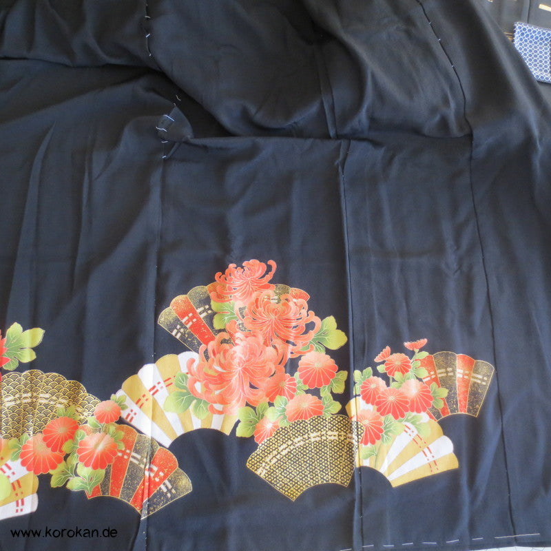 Tomesode Chrysanthemen auf Fächern Seiden Kimono Karieba