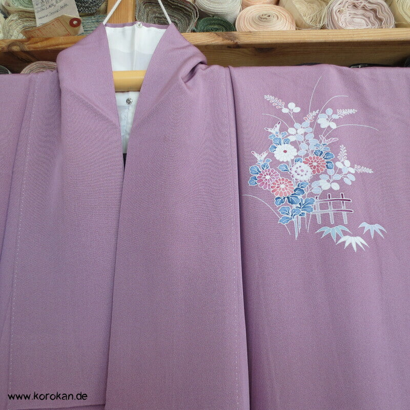 Tsukesage Kimono lilamauve Seidencrepe Gartenlandschaft