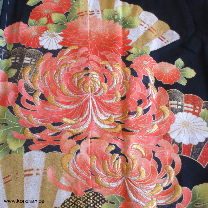 Tomesode Chrysanthemen auf Fächern Seiden Kimono Karieba