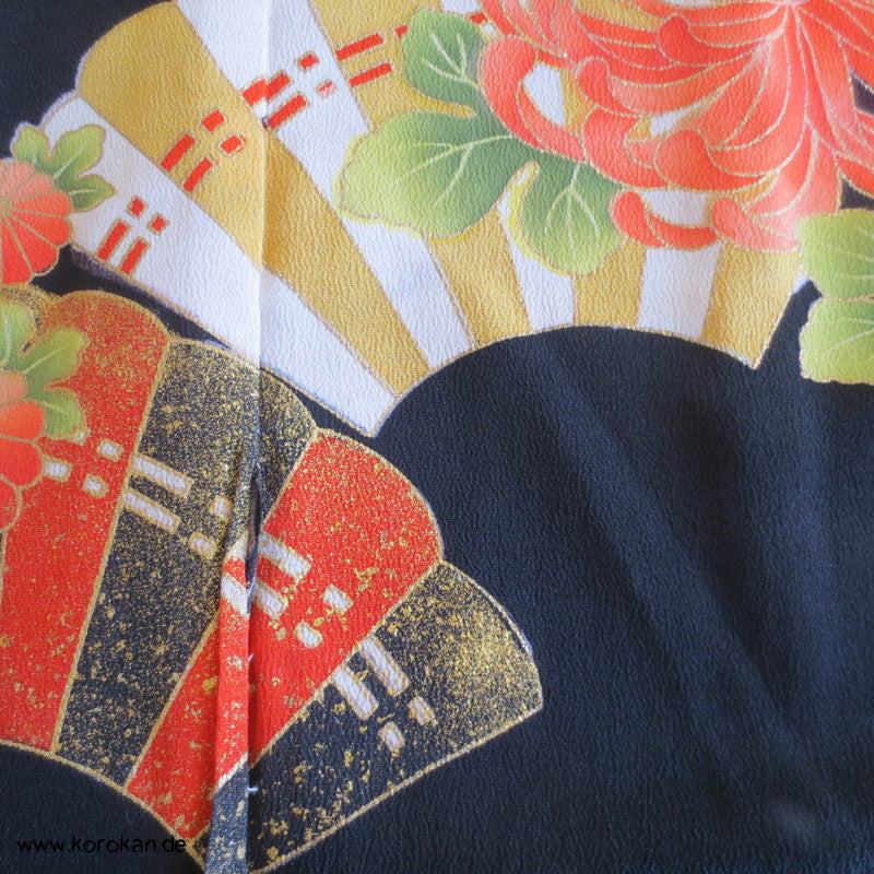 Tomesode Chrysanthemen auf Fächern Seiden Kimono Karieba
