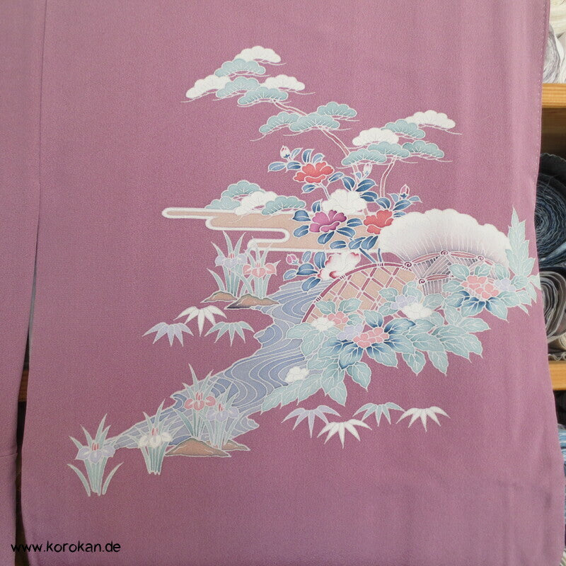 Tsukesage Kimono lilamauve Seidencrepe Gartenlandschaft