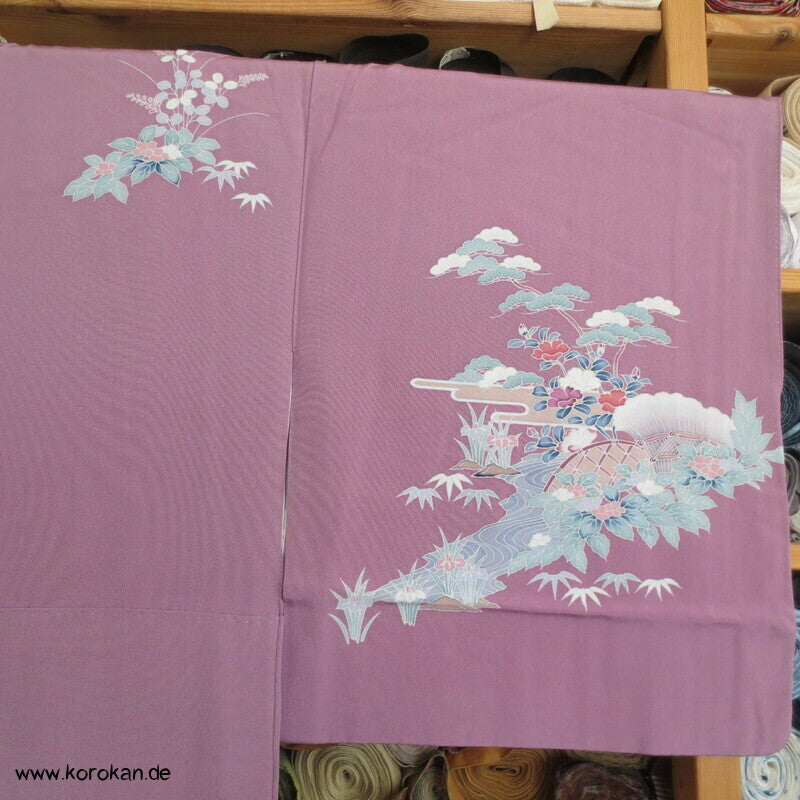 Tsukesage Kimono lilamauve Seidencrepe Gartenlandschaft