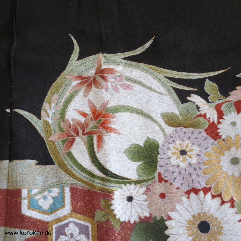 Tomesode Blumen, Golddruck/ -stickerei Seiden Kimono Karieba