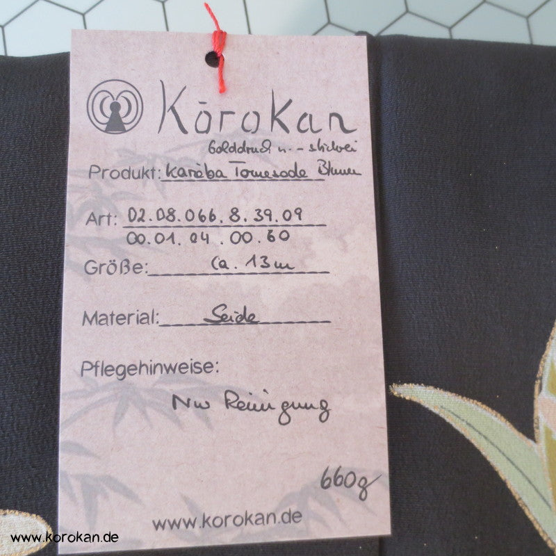 Tomesode Blumen, Golddruck/ -stickerei Seiden Kimono Karieba