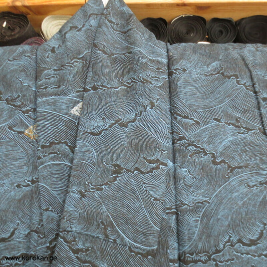 auf Wellen treibende glänzende Fächer Komon Kimono