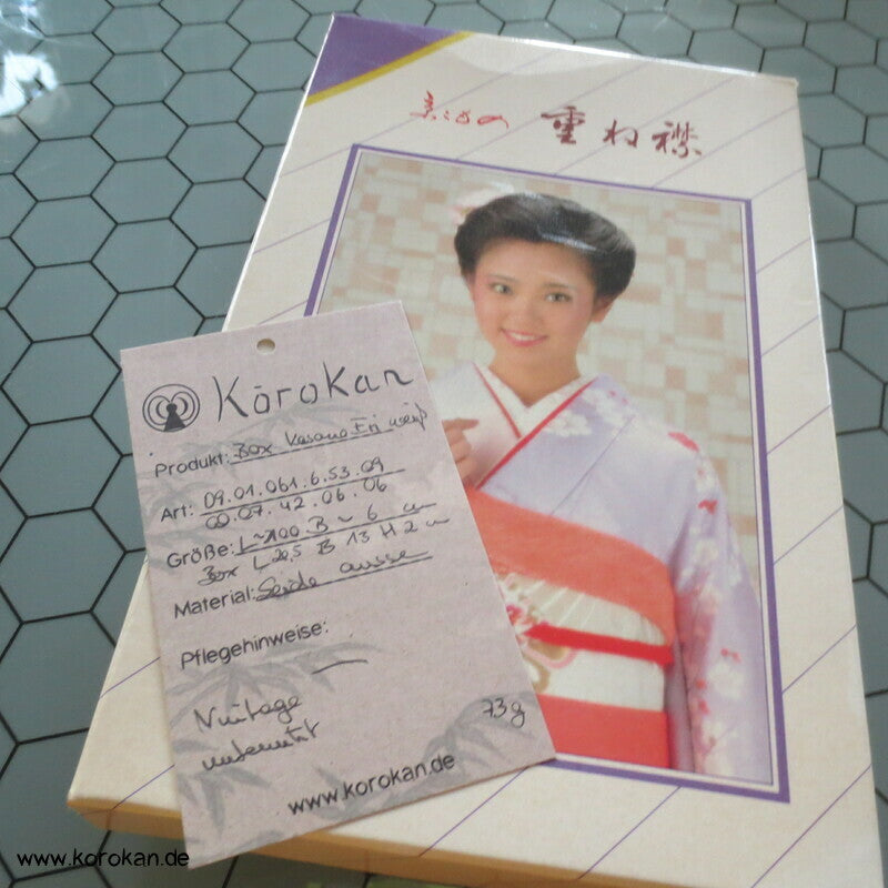 Kasane Eri Kimono Kragen gepolstert, Sayagata Damast Seide, in Box