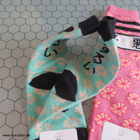 große bunte Socken ohne Zehenabtrennung mit Japanmotiven
