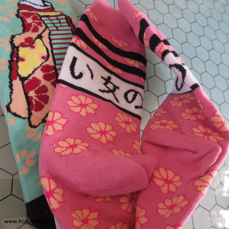 große bunte Socken ohne Zehenabtrennung mit Japanmotiven