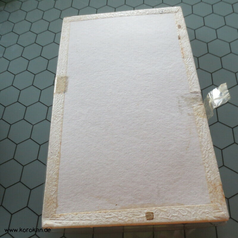 Kasane Eri Kimono Kragen gepolstert, Sayagata Damast Seide, in Box