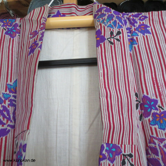 Blumenrondelle über Streifen Seiden Komon Kimono