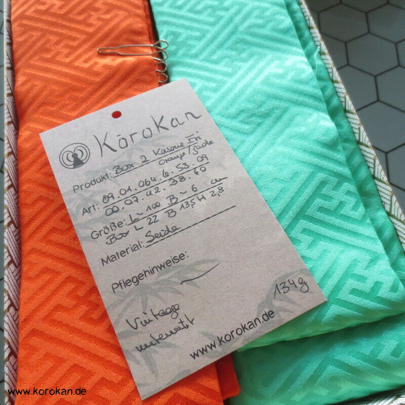 Kasane Eri Kimono Kragen gepolstert, Sayagata Damast Seide, 2 in Box