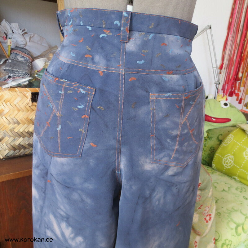 Jeans aus Kimono Seide mit eingewebten Fächern, gebatikt, Gr. 38