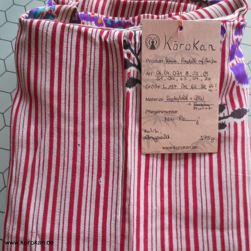 Blumenrondelle über Streifen Seiden Komon Kimono