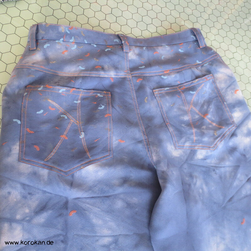 Jeans aus Kimono Seide mit eingewebten Fächern, gebatikt, Gr. 38