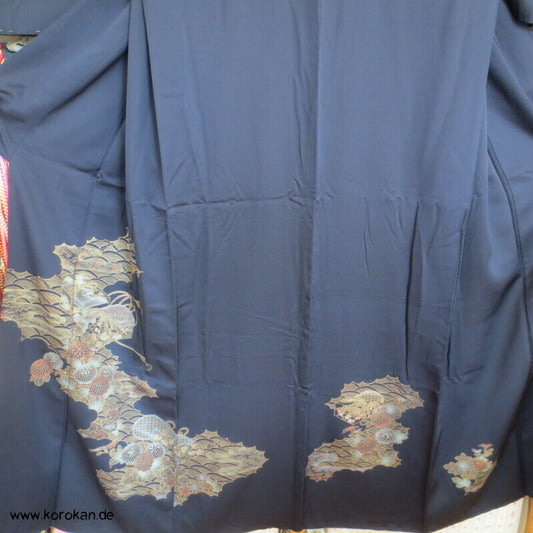 Tsukesage Kimono Seide dunkelblau mit Schatzkisten und Blumen