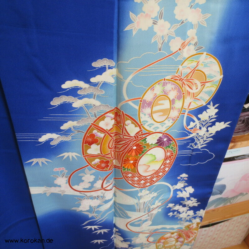Tsukesage Kimono Seide kobaltblau mit Handtrommeln, teilbestickt